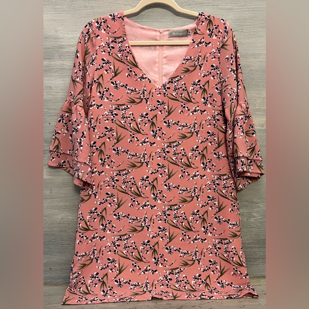 Belongsci Floral Above Knee‎ Dress Size Medium VNeck Bellsleeve Lined GC